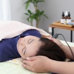 自律神経の乱れによる不調を整体と光ケアで整える施術風景（佐野市）